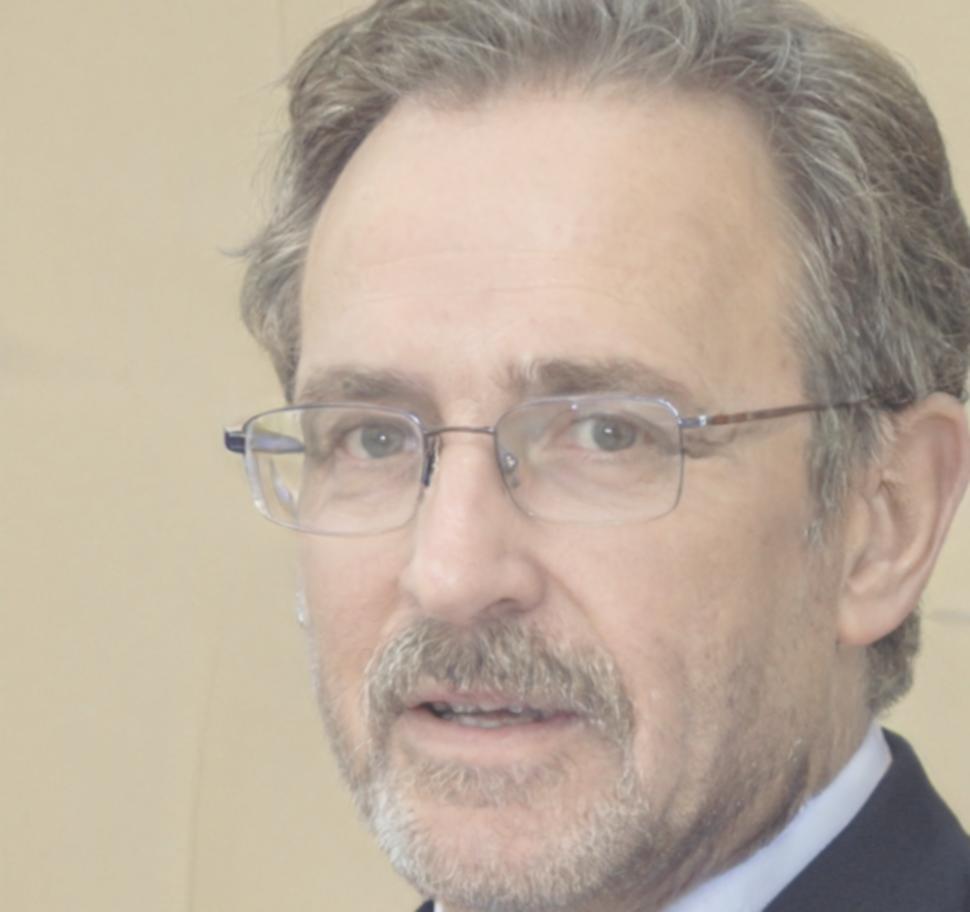 Retrato de Nicolás Herrera, consultor especializado